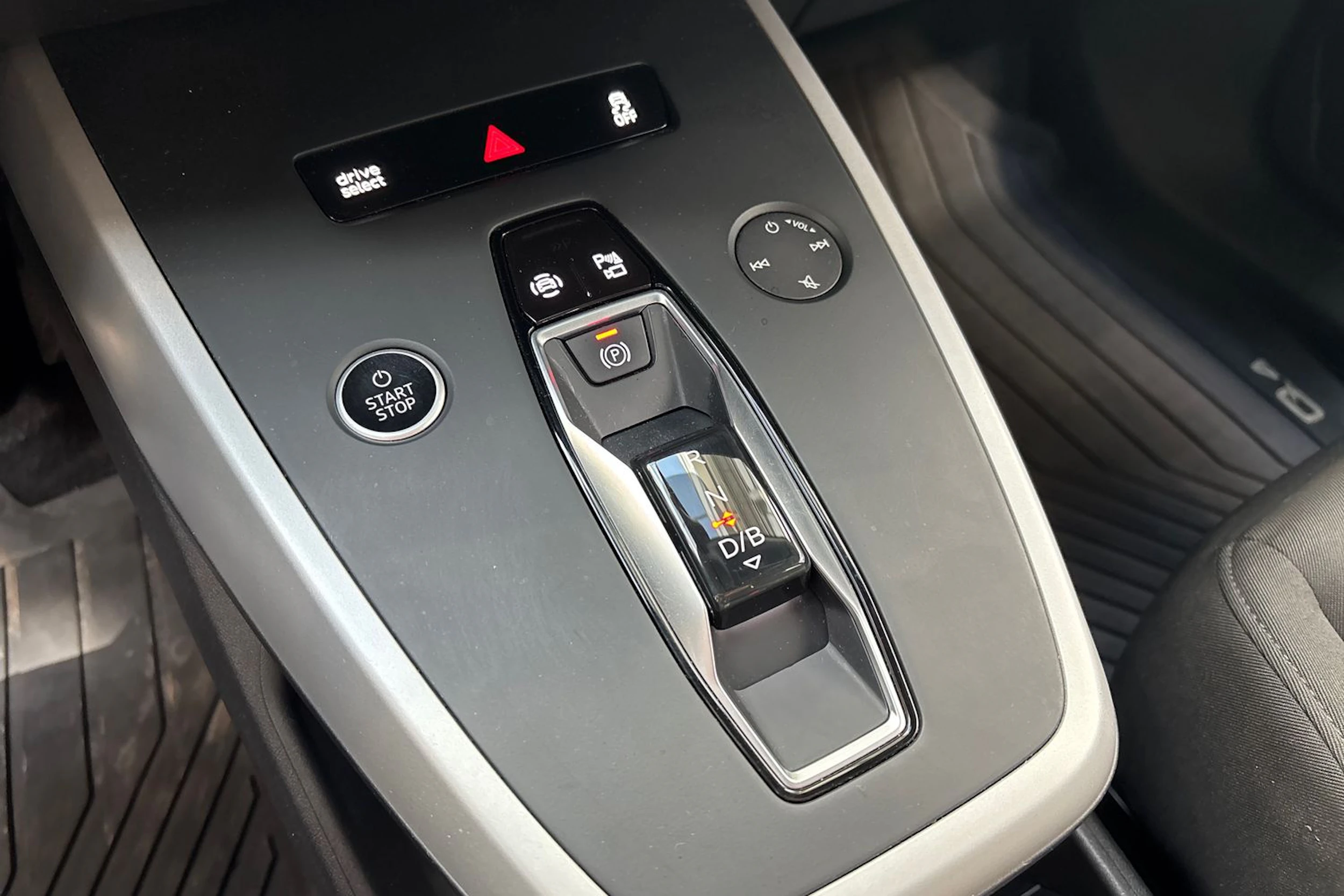 Sininen Audi Q4 e-tron 2023 kuva 19.