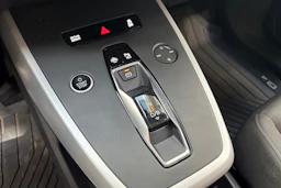 Sininen Audi Q4 e-tron 2023 kuva 19.