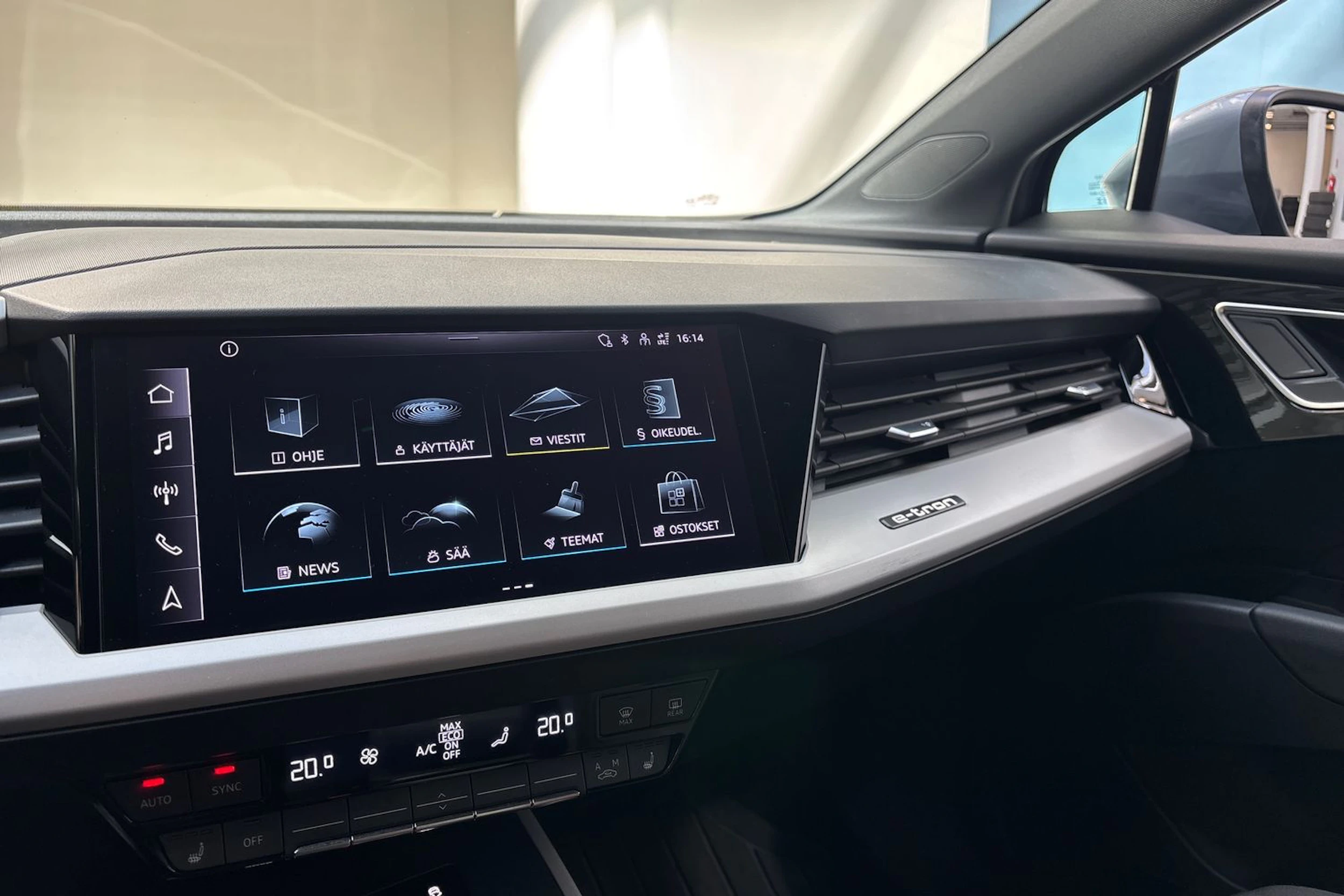 Sininen Audi Q4 e-tron 2023 kuva 20.