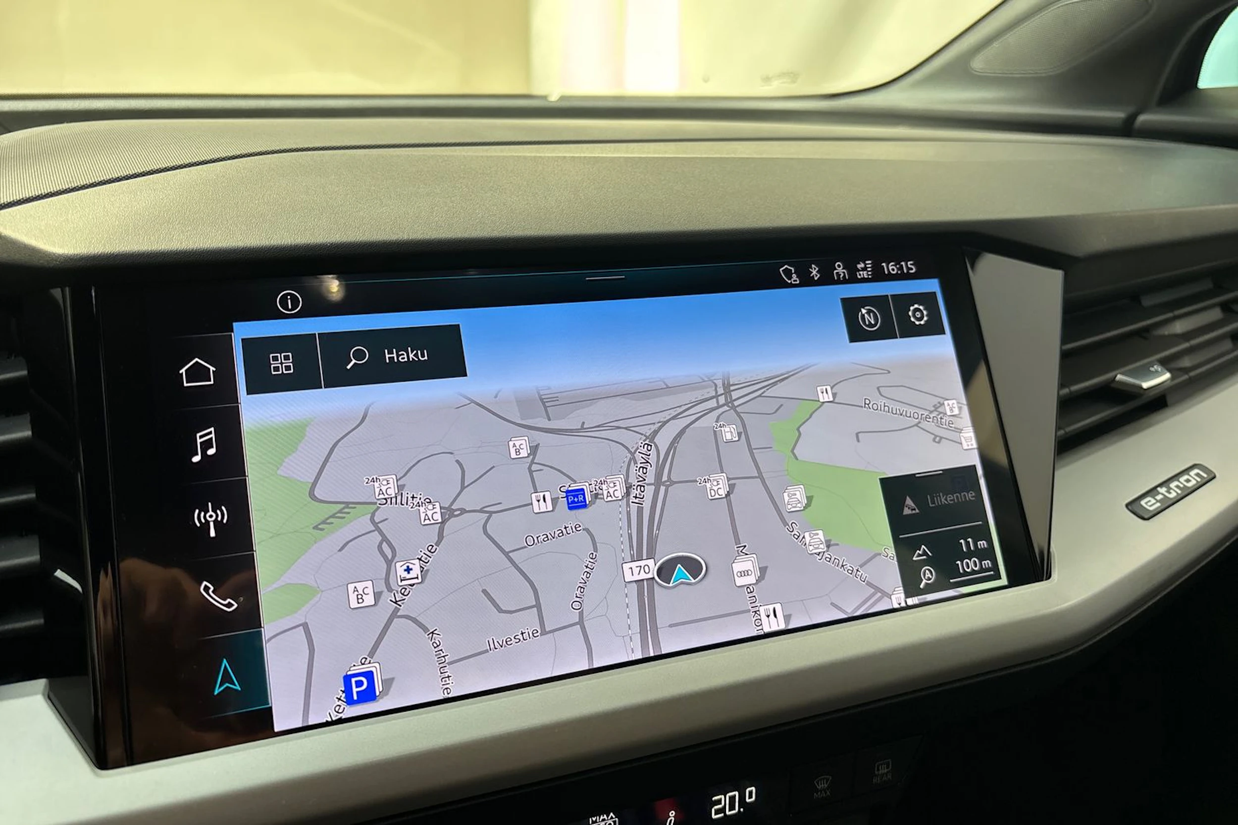 Sininen Audi Q4 e-tron 2023 kuva 22.