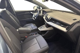 sininen Audi Q4 e-tron 2023 kuva 9.