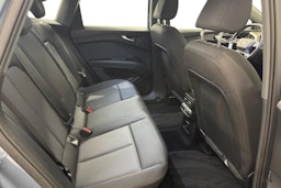 sininen Audi Q4 e-tron 2023 kuva 10.