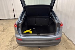 sininen Audi Q4 e-tron 2023 kuva 13.