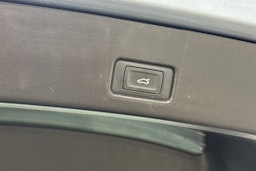 sininen Audi Q4 e-tron 2023 kuva 14.