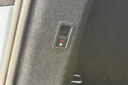 sininen Audi Q4 e-tron 2023 kuva 15.