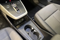 sininen Audi Q4 e-tron 2023 kuva 21.