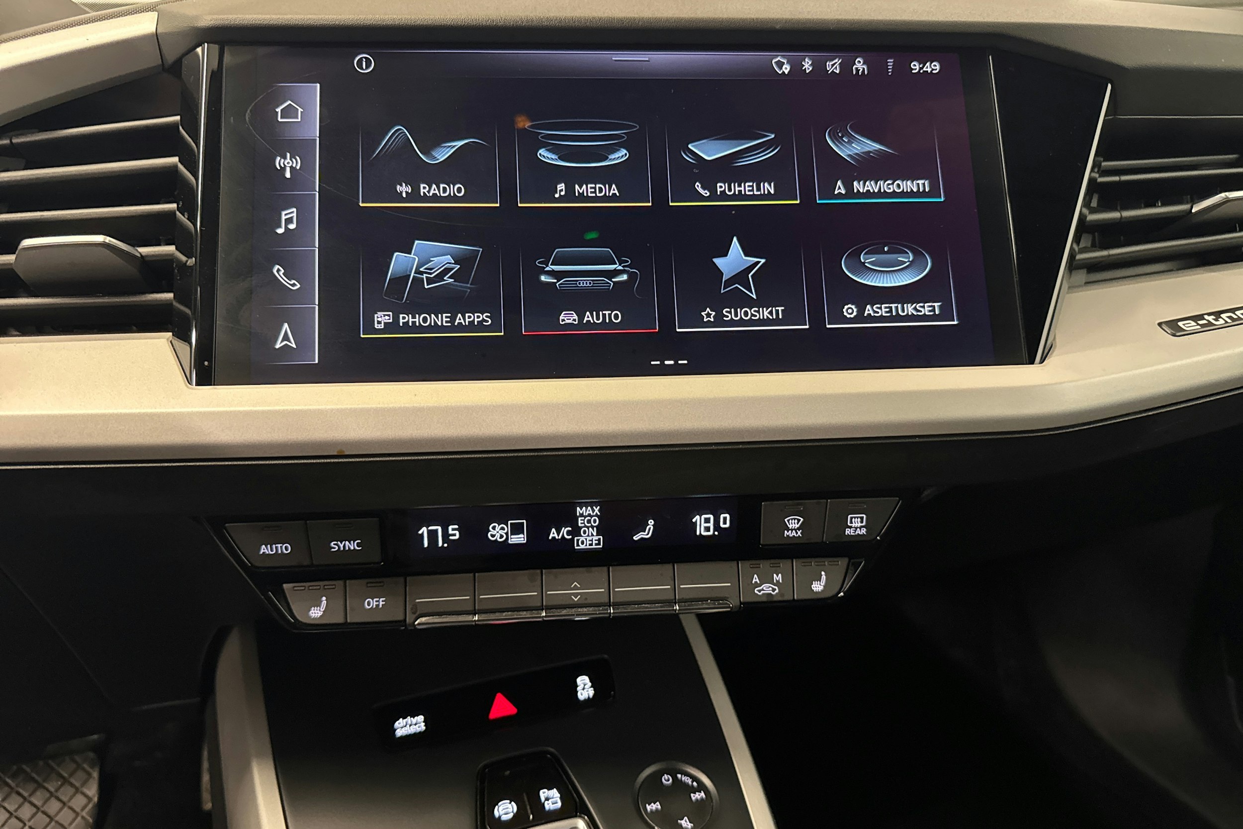 sininen Audi Q4 e-tron 2023 kuva 23.