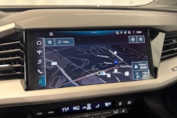 sininen Audi Q4 e-tron 2023 kuva 24.