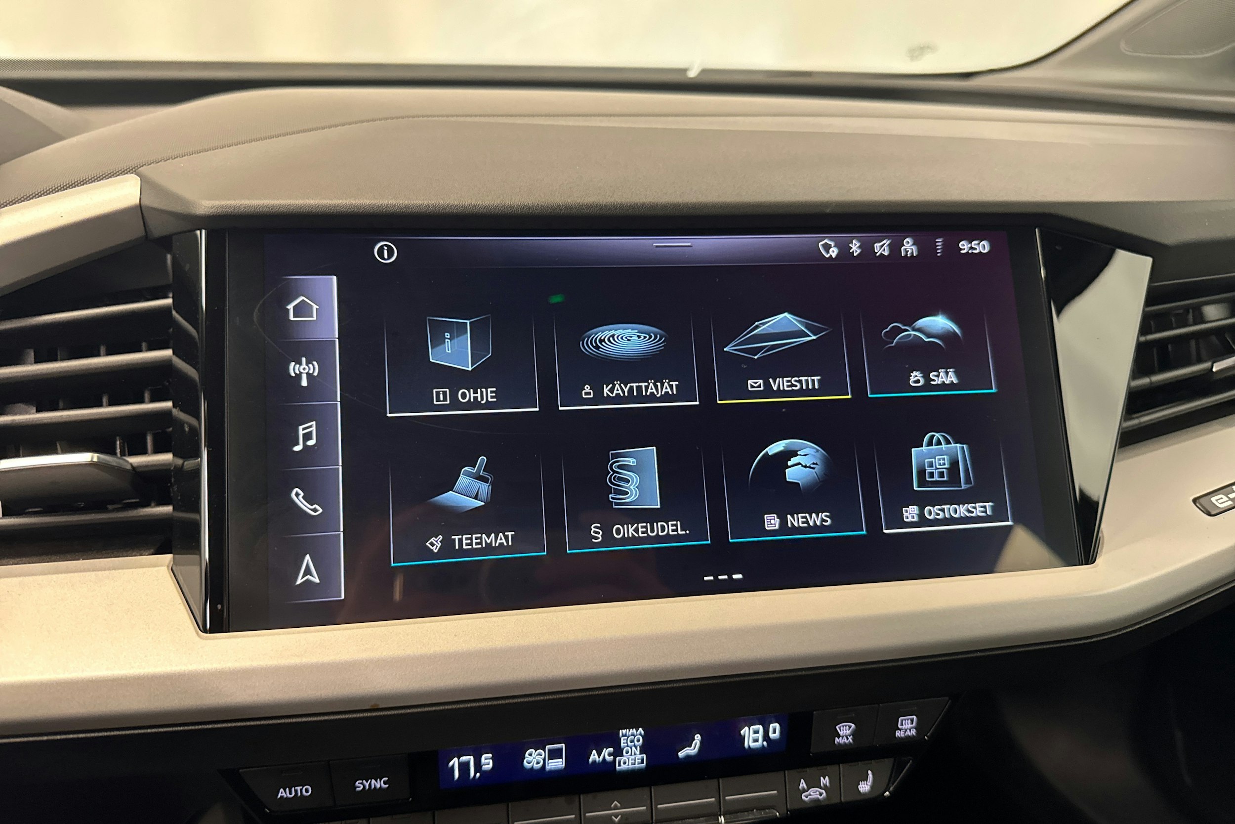 sininen Audi Q4 e-tron 2023 kuva 25.