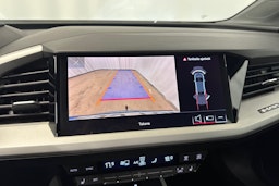 sininen Audi Q4 e-tron 2023 kuva 26.