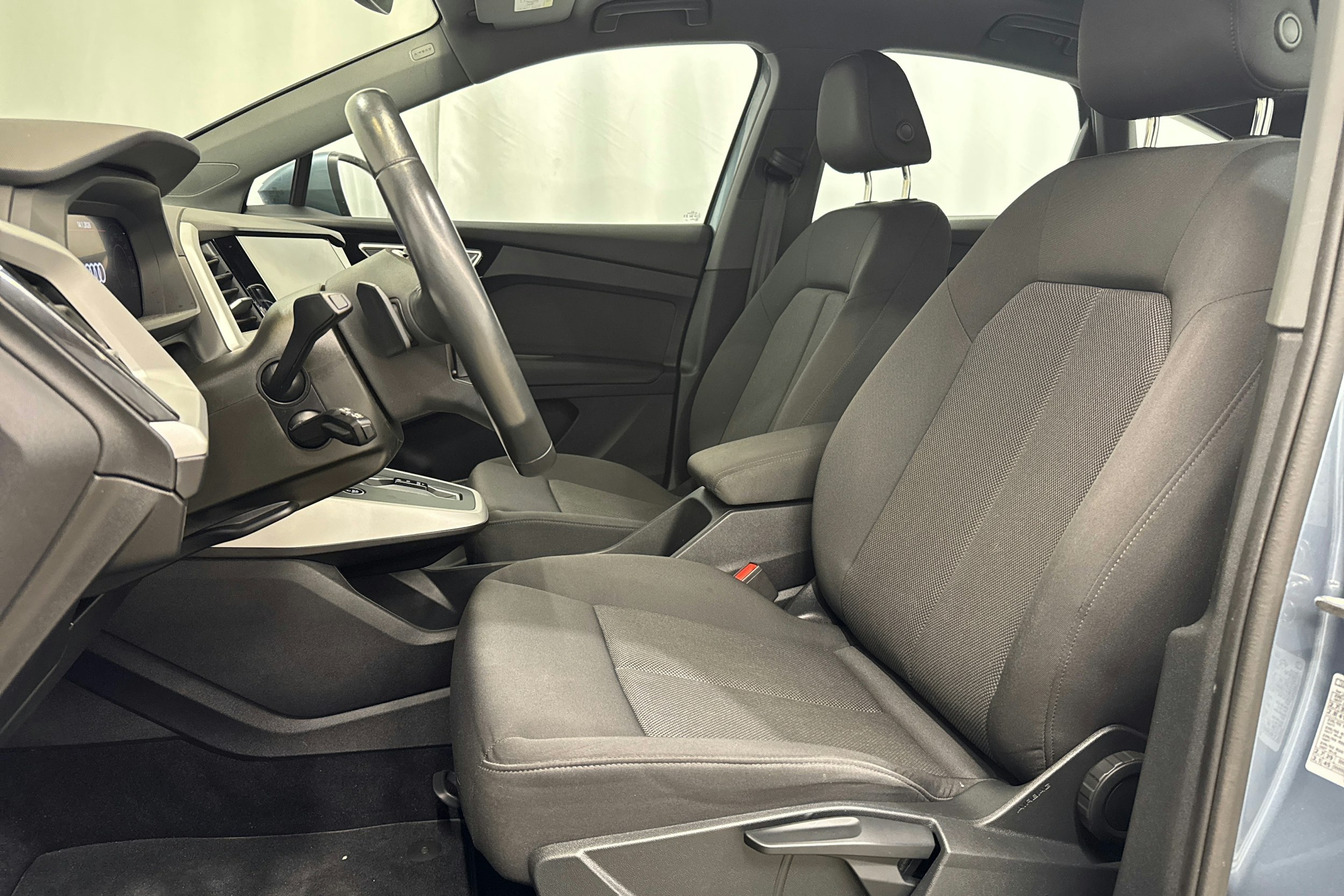 sininen Audi Q4 e-tron 2023 kuva 31.