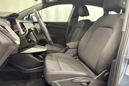 sininen Audi Q4 e-tron 2023 kuva 31.