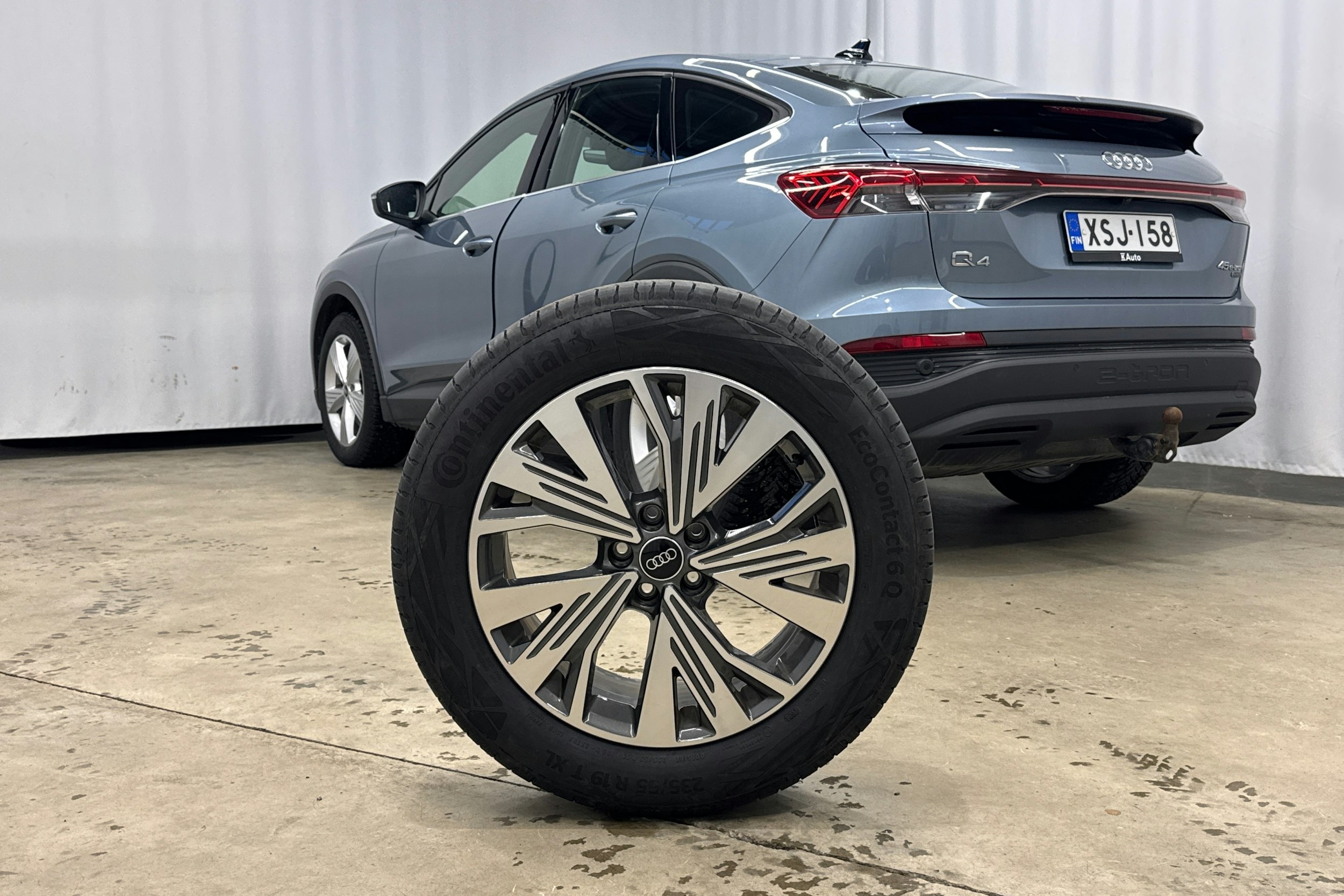 sininen Audi Q4 e-tron 2023 kuva 33.