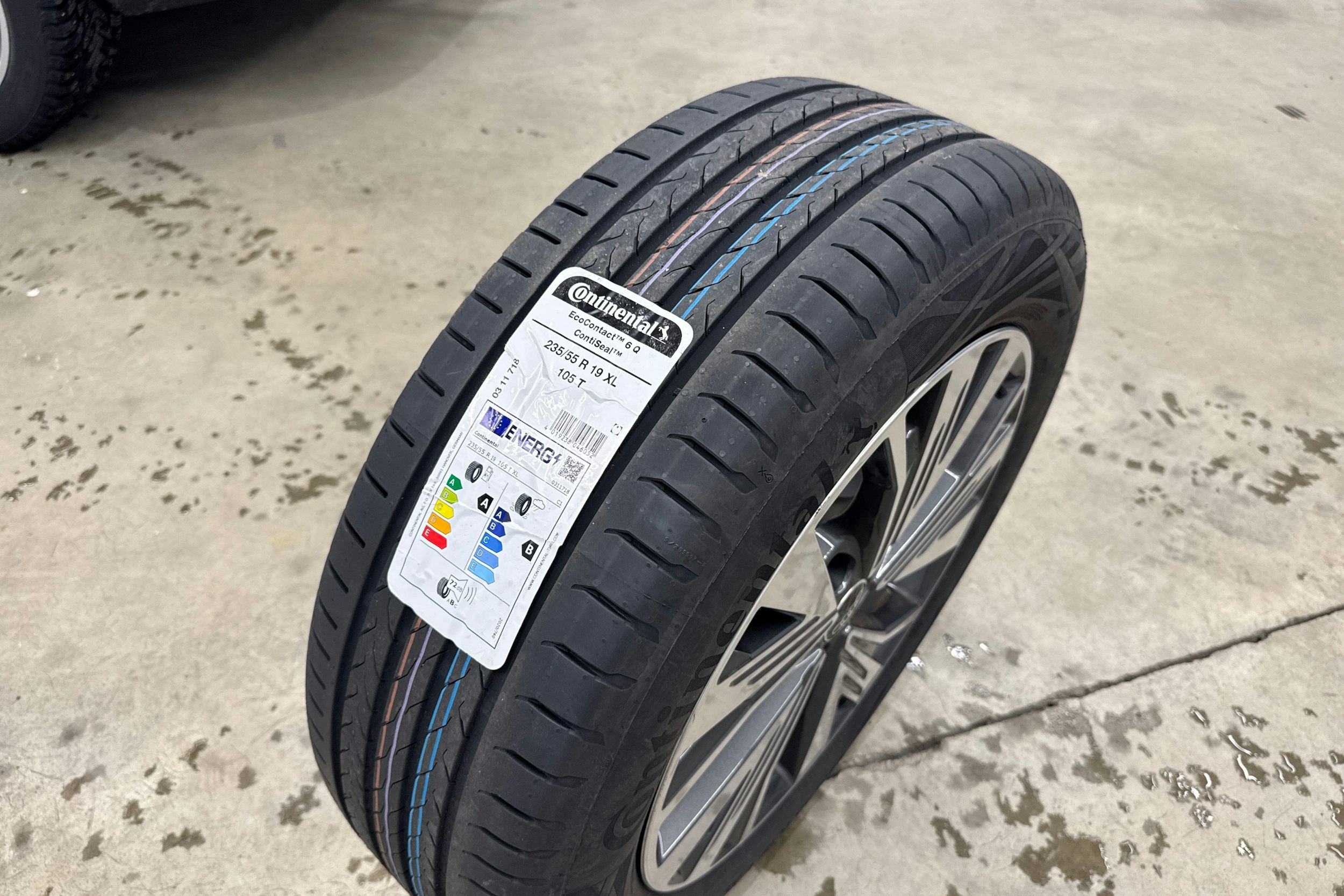 sininen Audi Q4 e-tron 2023 kuva 34.