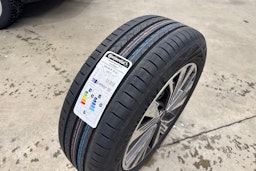 sininen Audi Q4 e-tron 2023 kuva 34.