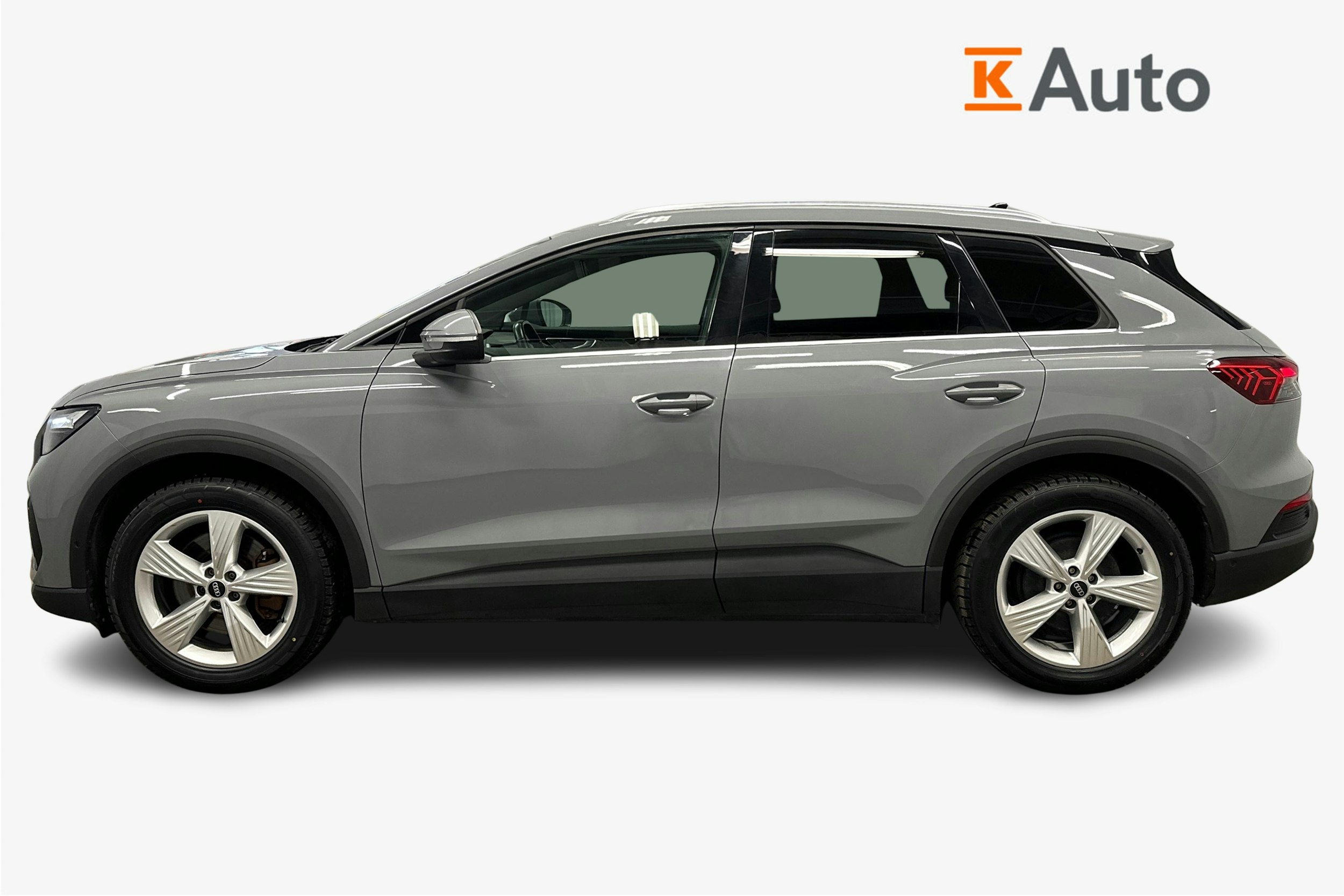 harmaa Audi Q4 e-tron 2023 kuva 6.