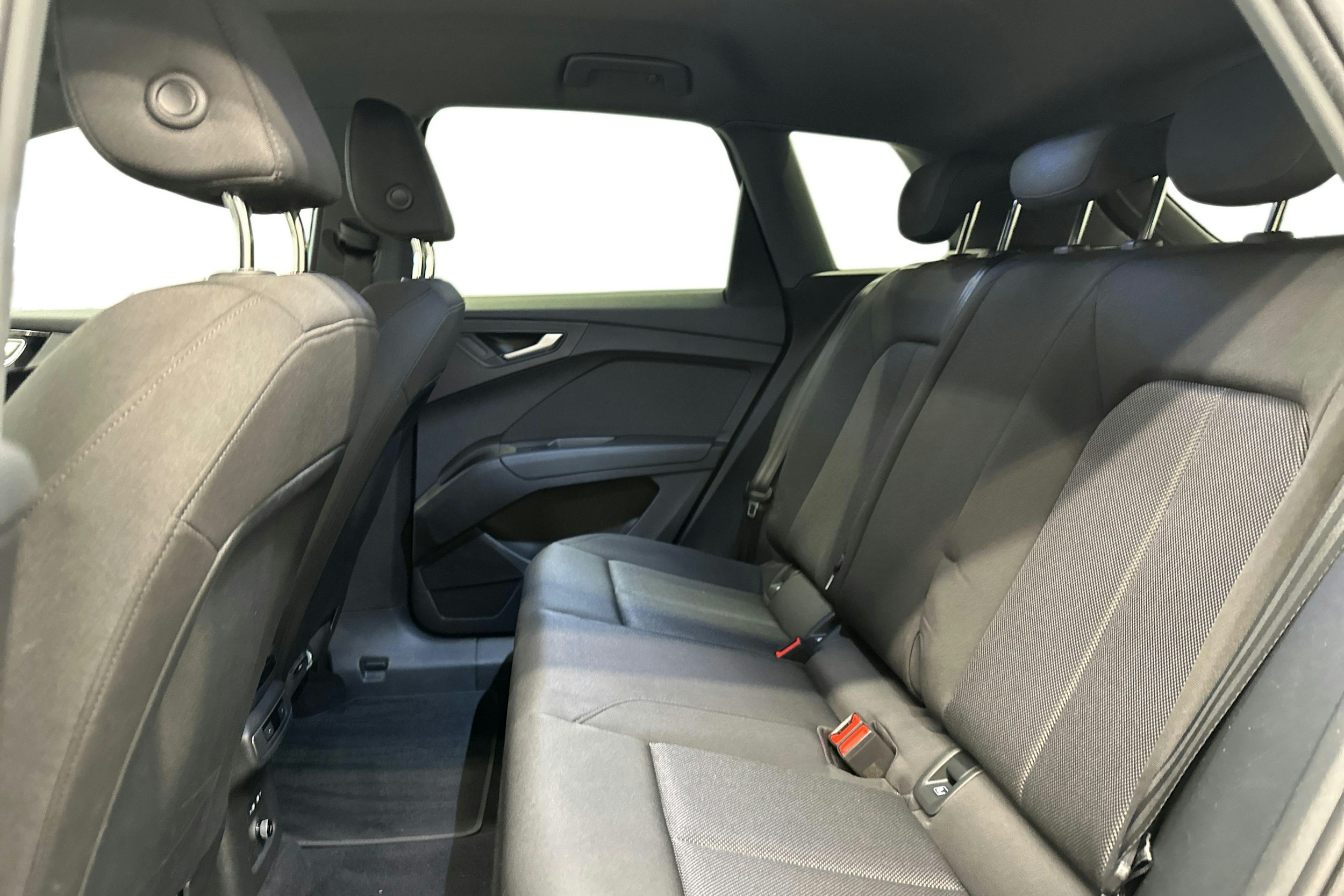 harmaa Audi Q4 e-tron 2023 kuva 10.