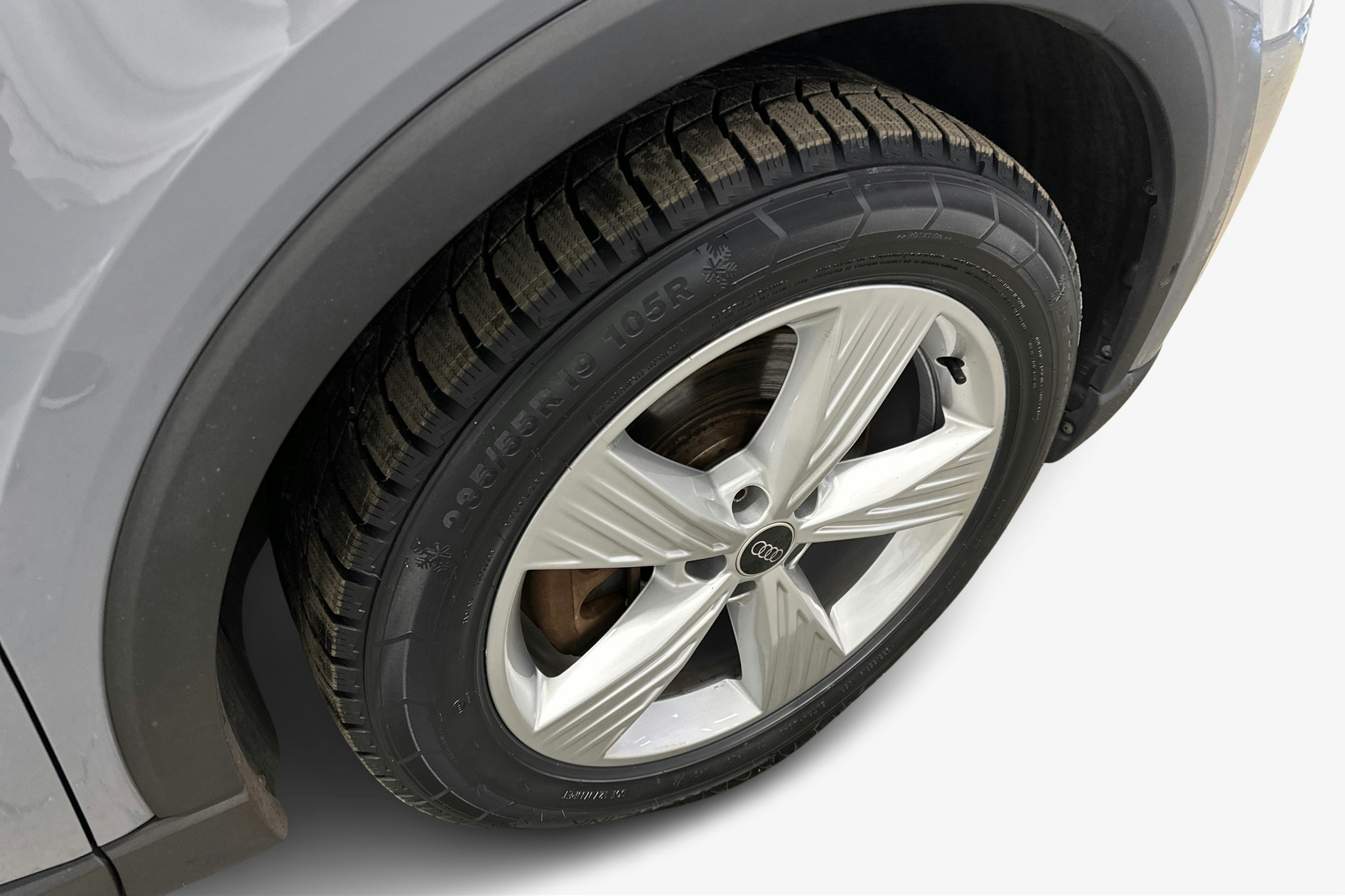 harmaa Audi Q4 e-tron 2023 kuva 11.