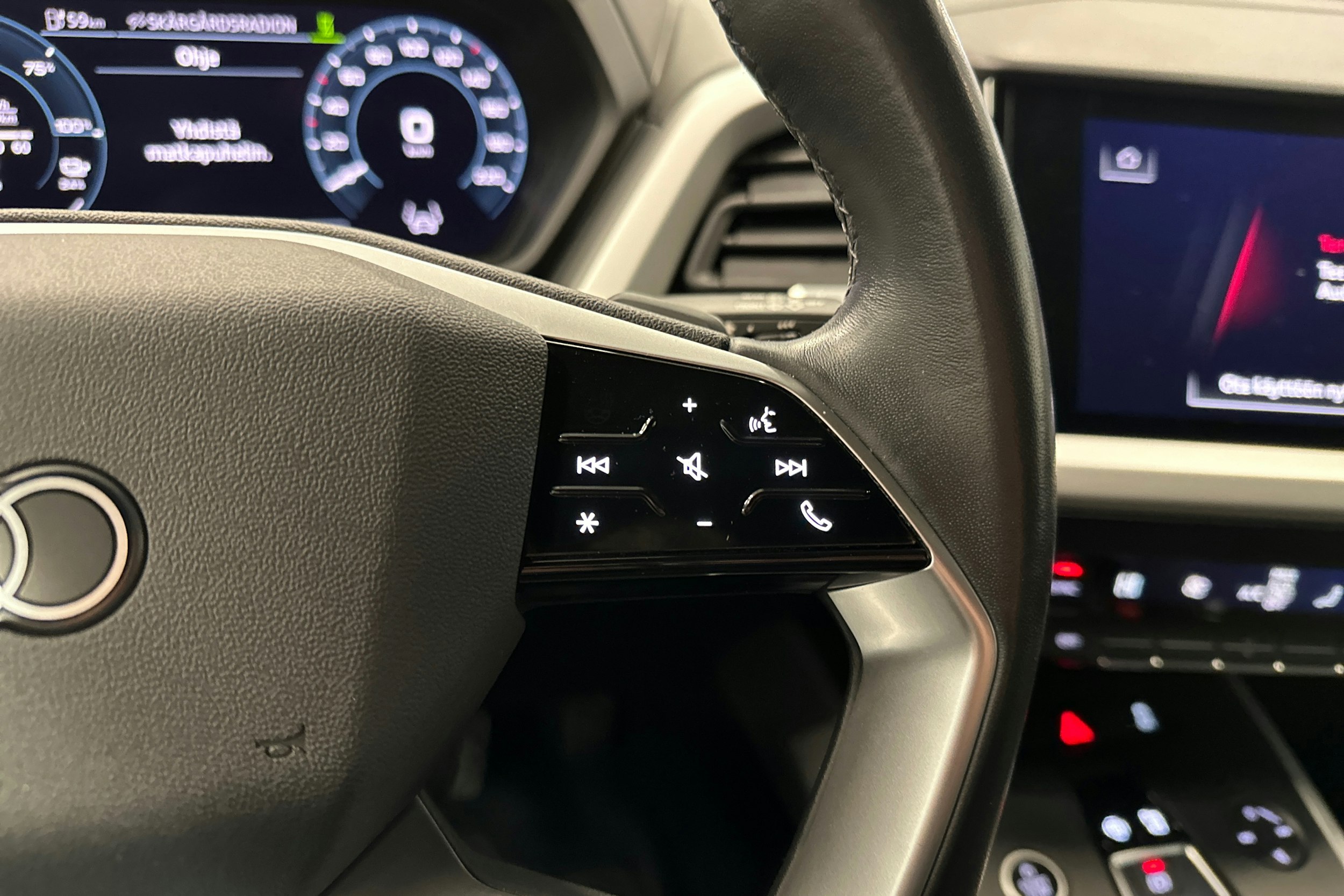 harmaa Audi Q4 e-tron 2023 kuva 15.