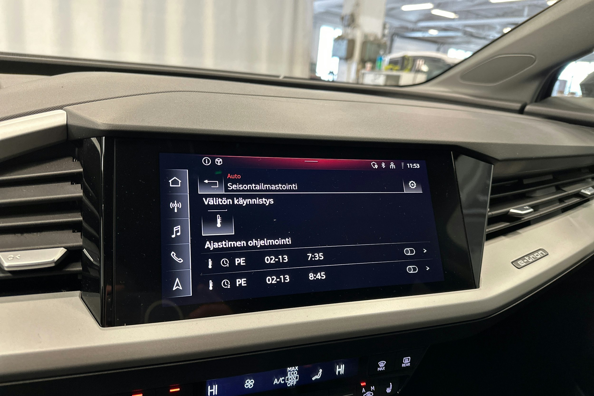 harmaa Audi Q4 e-tron 2023 kuva 21.