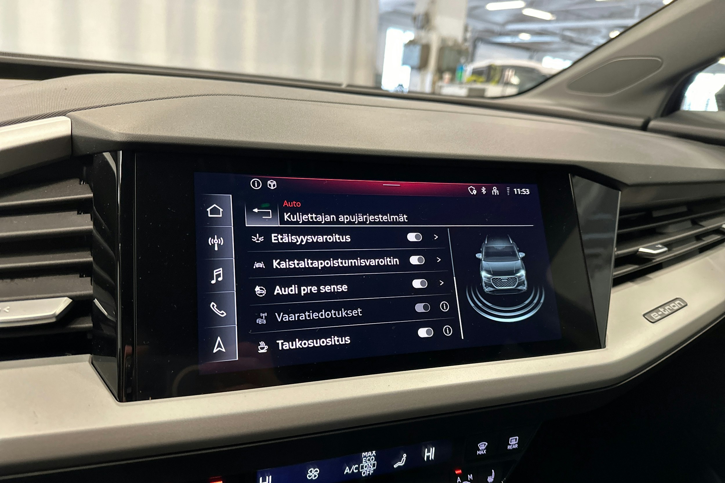 harmaa Audi Q4 e-tron 2023 kuva 23.