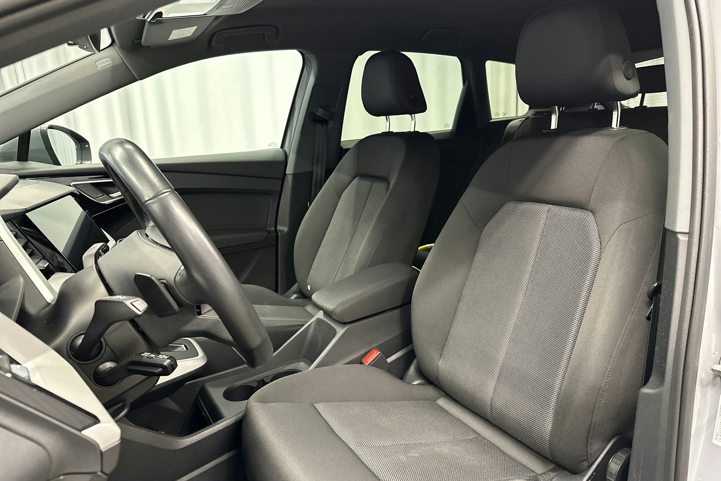 harmaa Audi Q4 e-tron 2023 kuva 25.