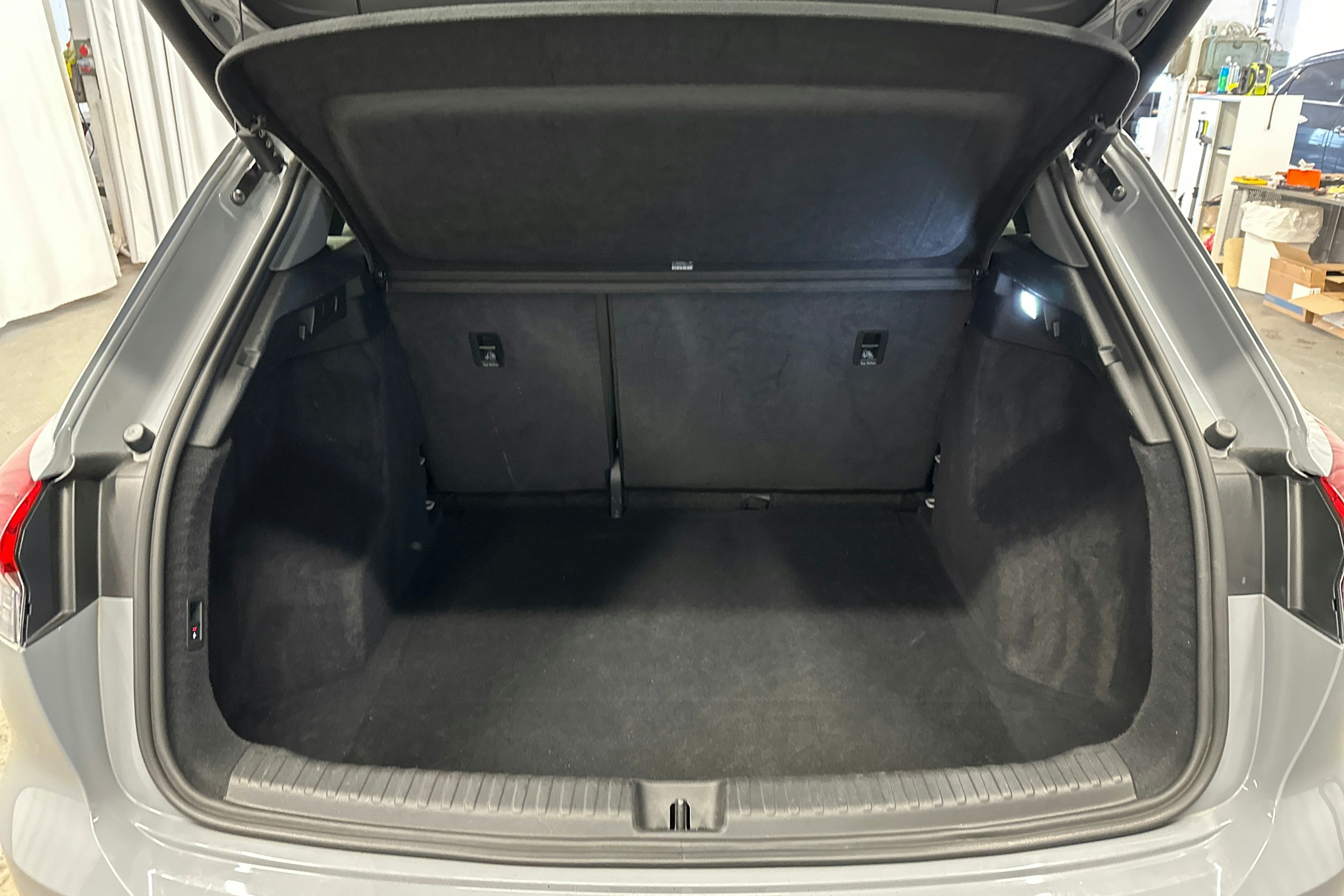 harmaa Audi Q4 e-tron 2023 kuva 26.