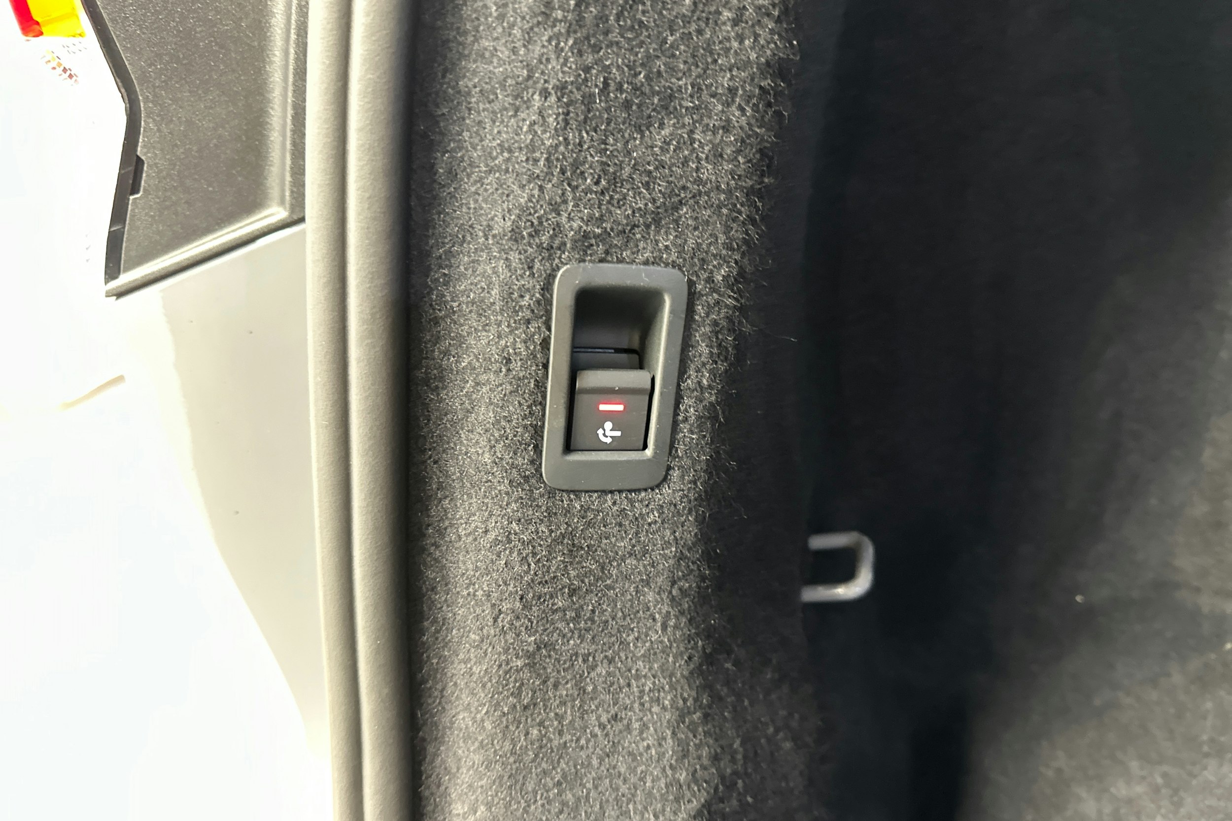 harmaa Audi Q4 e-tron 2023 kuva 28.