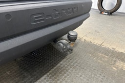 harmaa Audi Q4 e-tron 2023 kuva 29.