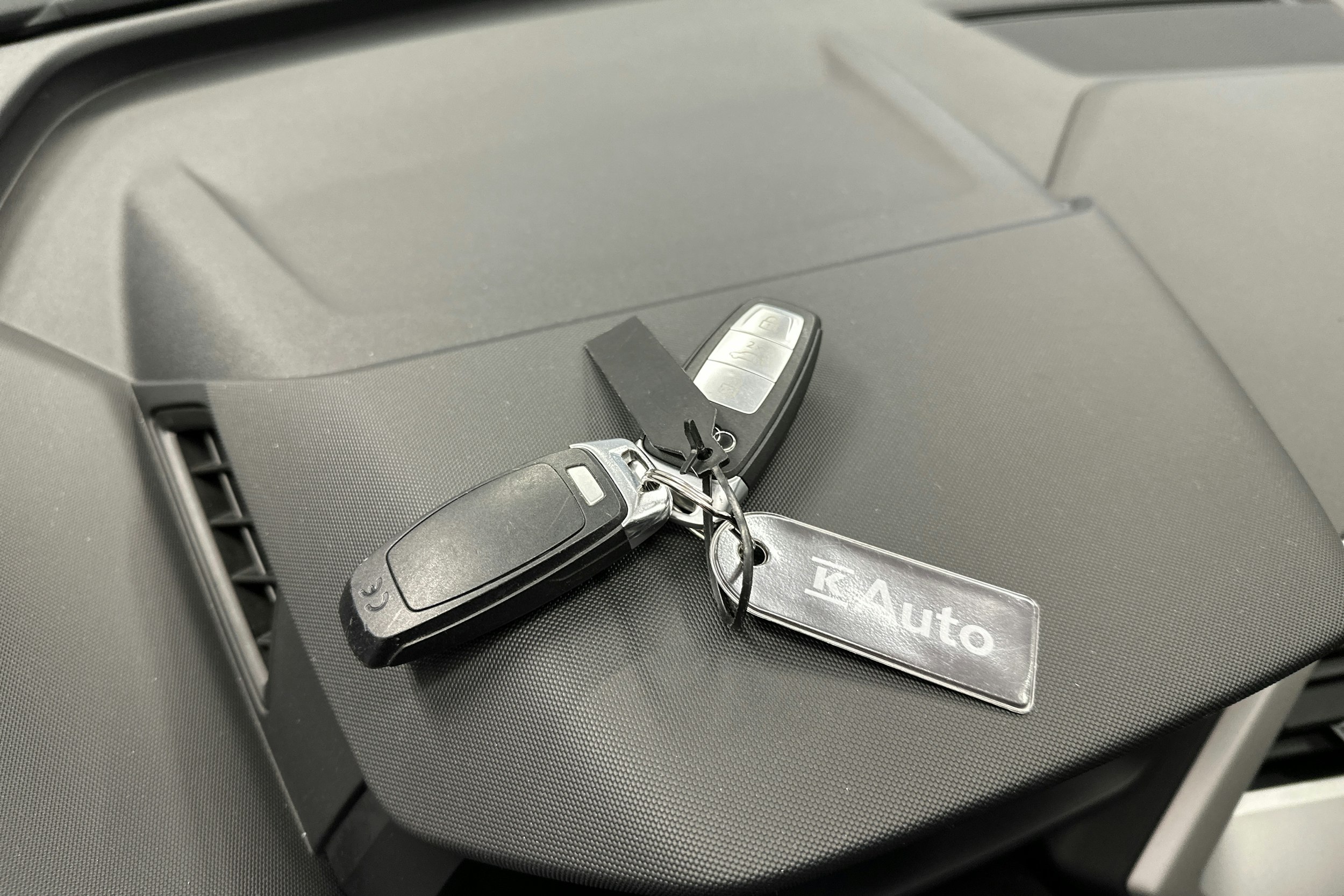 harmaa Audi Q4 e-tron 2023 kuva 30.