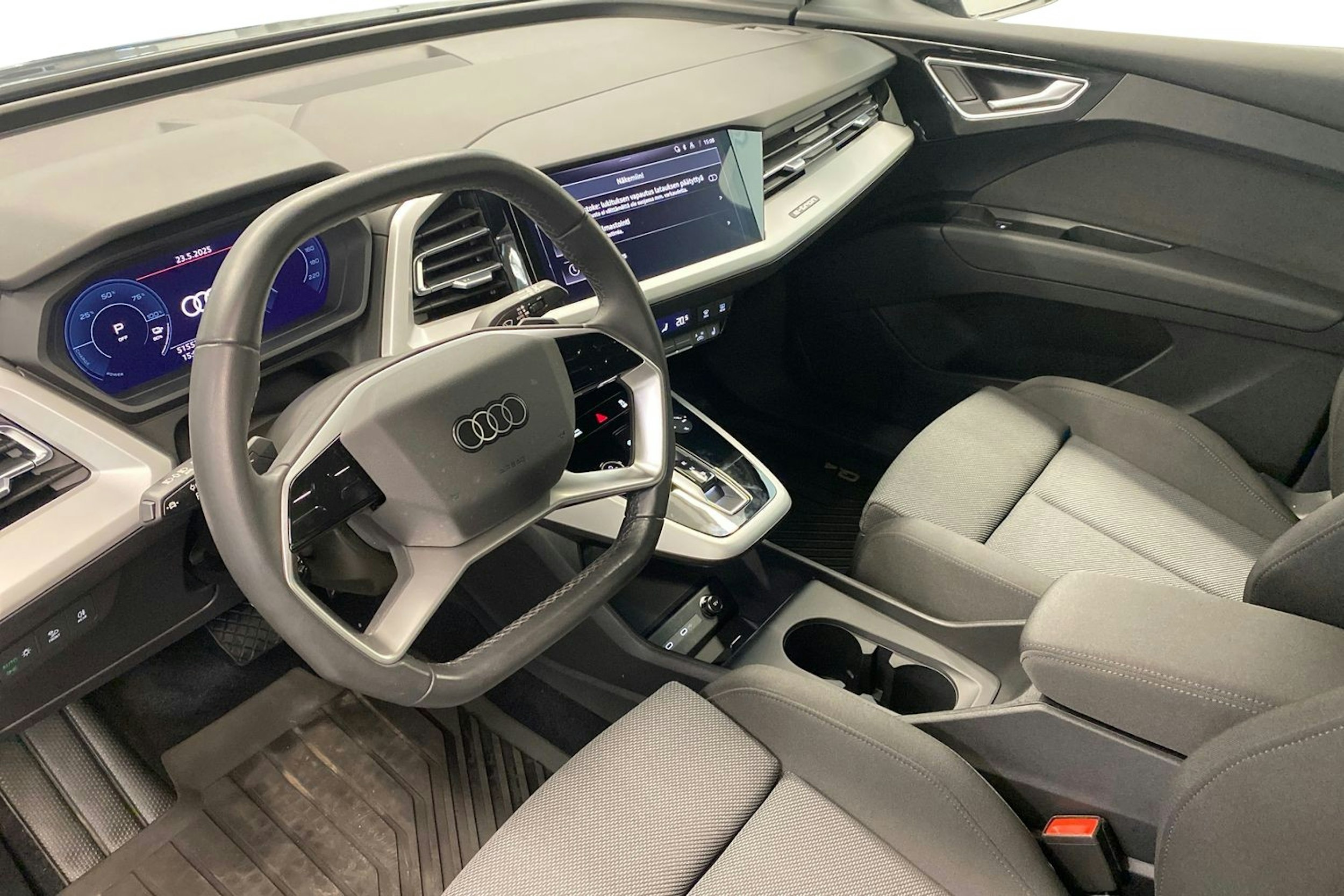 met. harmaa Audi Q4 e-tron 2023 kuva 6.