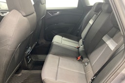 met. harmaa Audi Q4 e-tron 2023 kuva 8.