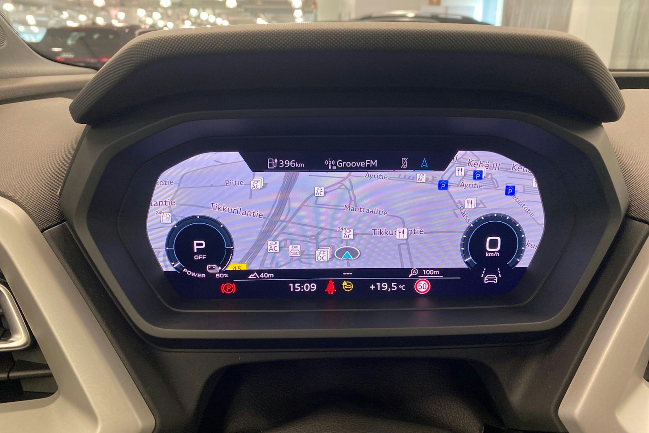 met. harmaa Audi Q4 e-tron 2023 kuva 12.