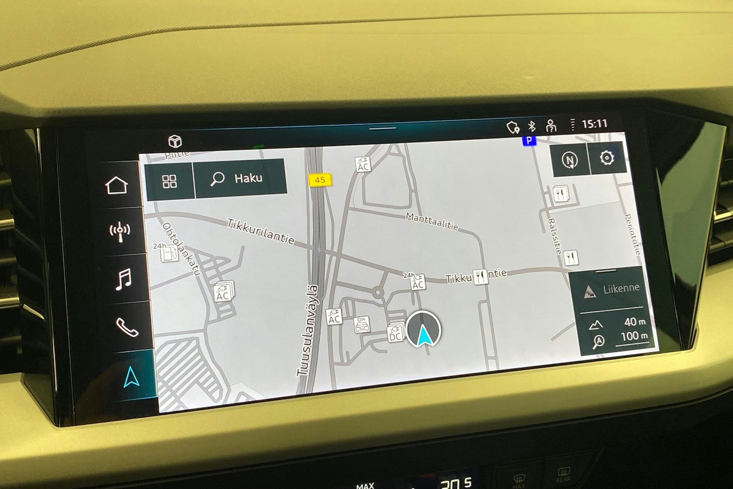 met. harmaa Audi Q4 e-tron 2023 kuva 15.
