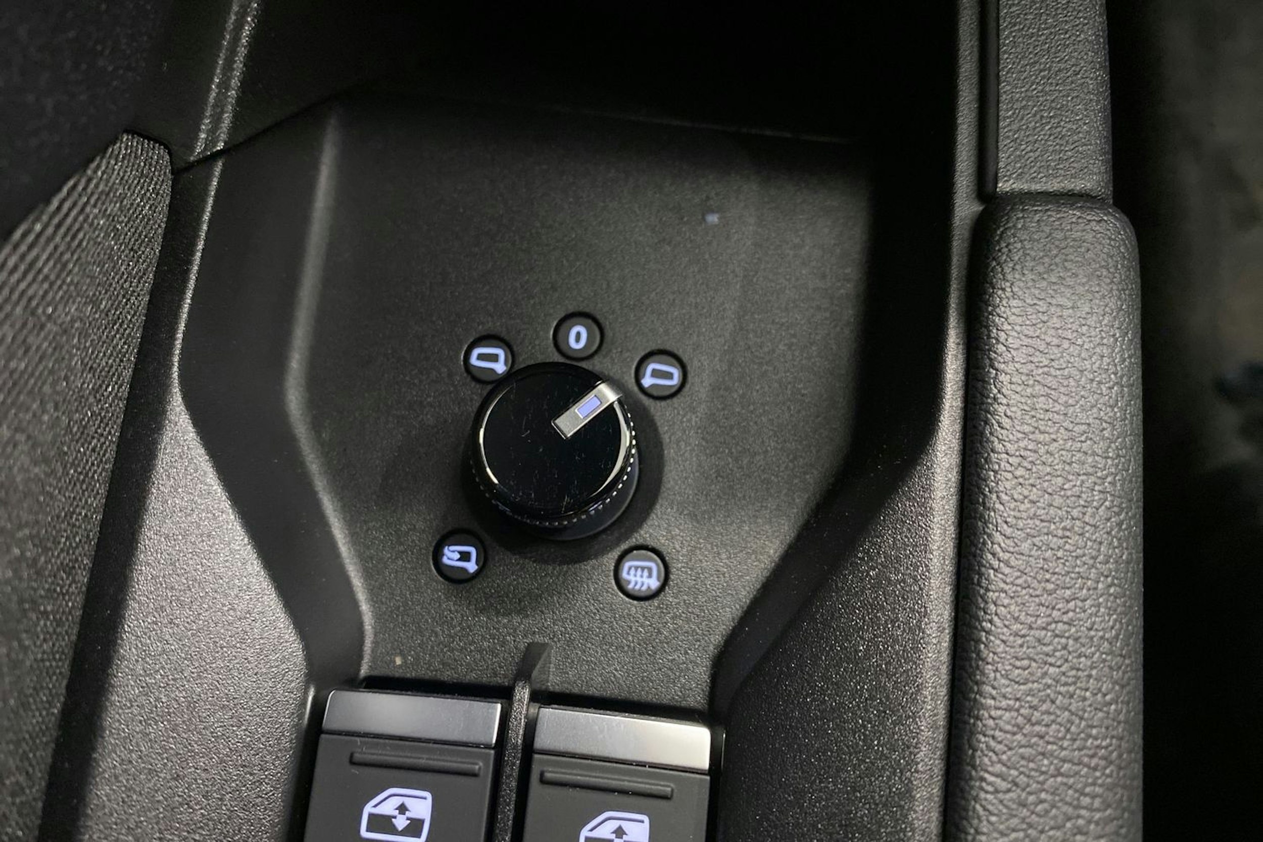 met. harmaa Audi Q4 e-tron 2023 kuva 21.