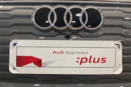 met. harmaa Audi Q4 e-tron 2023 kuva 24.