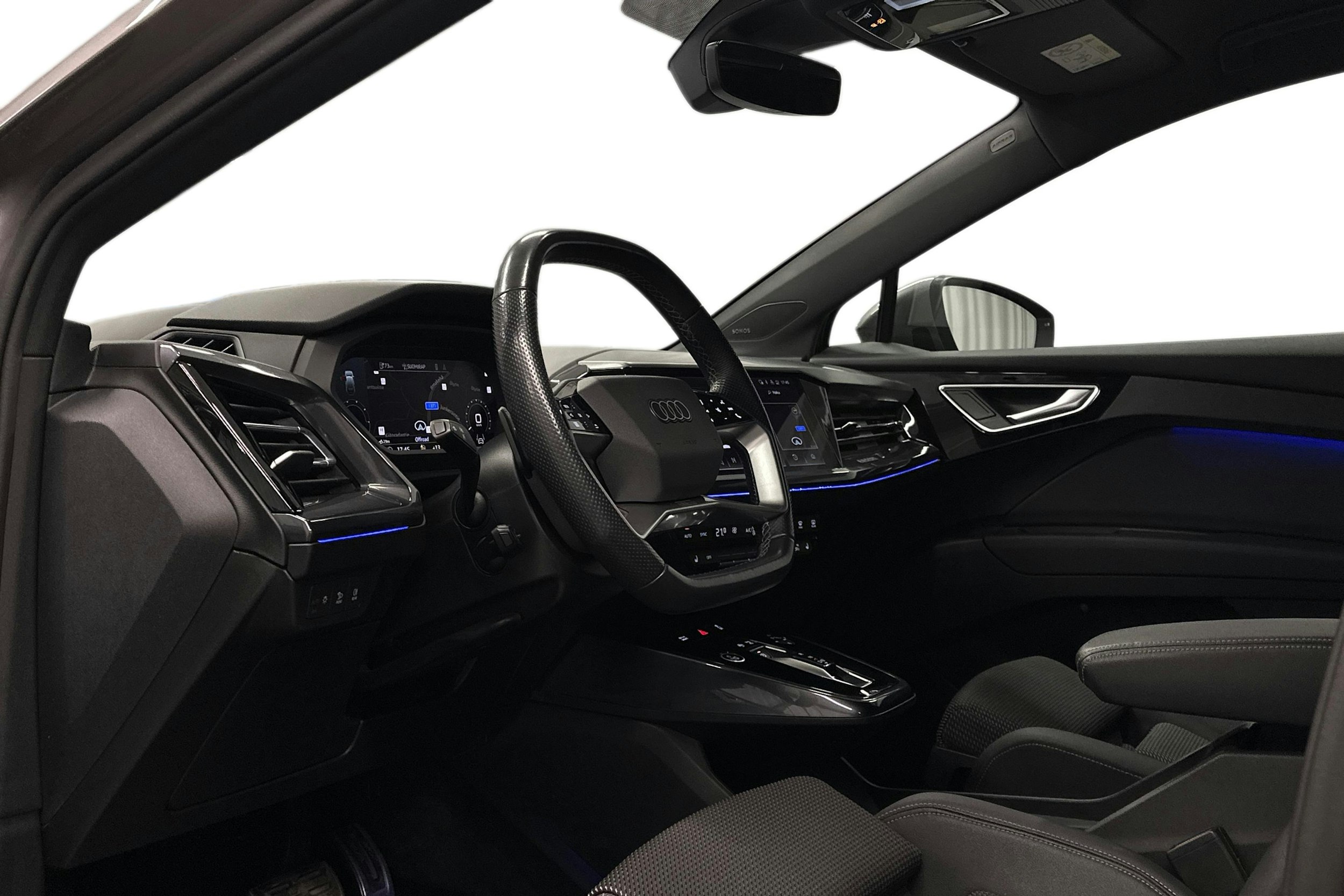 harmaa Audi Q4 e-tron 2023 kuva 6.
