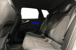 harmaa Audi Q4 e-tron 2023 kuva 8.