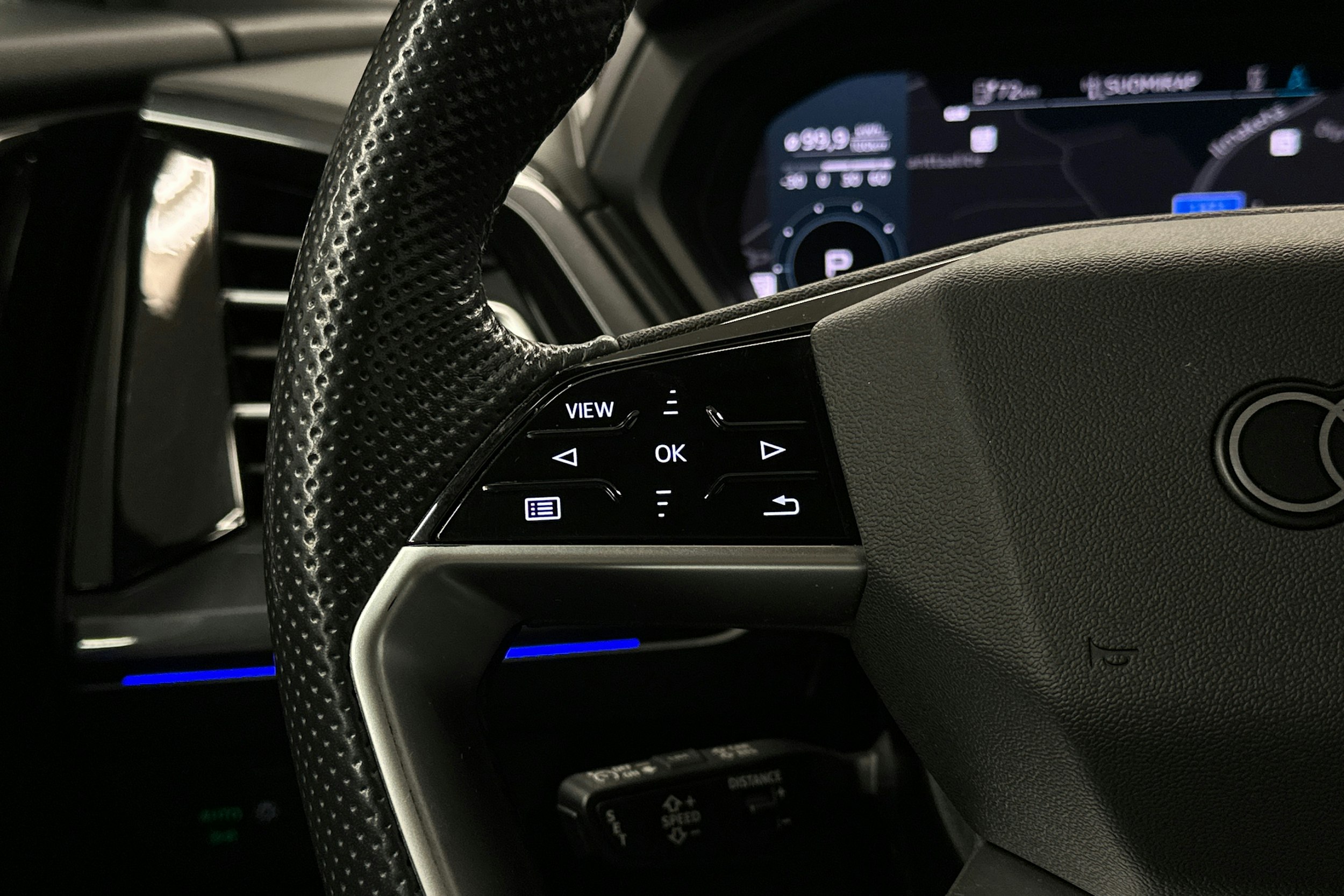 harmaa Audi Q4 e-tron 2023 kuva 11.