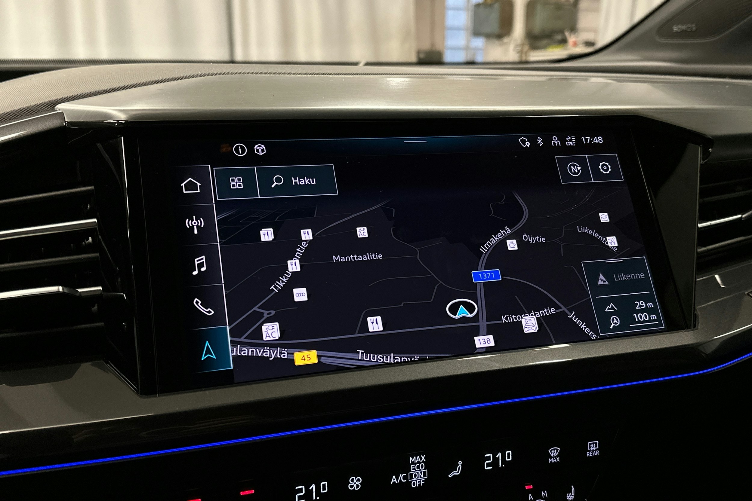 harmaa Audi Q4 e-tron 2023 kuva 15.