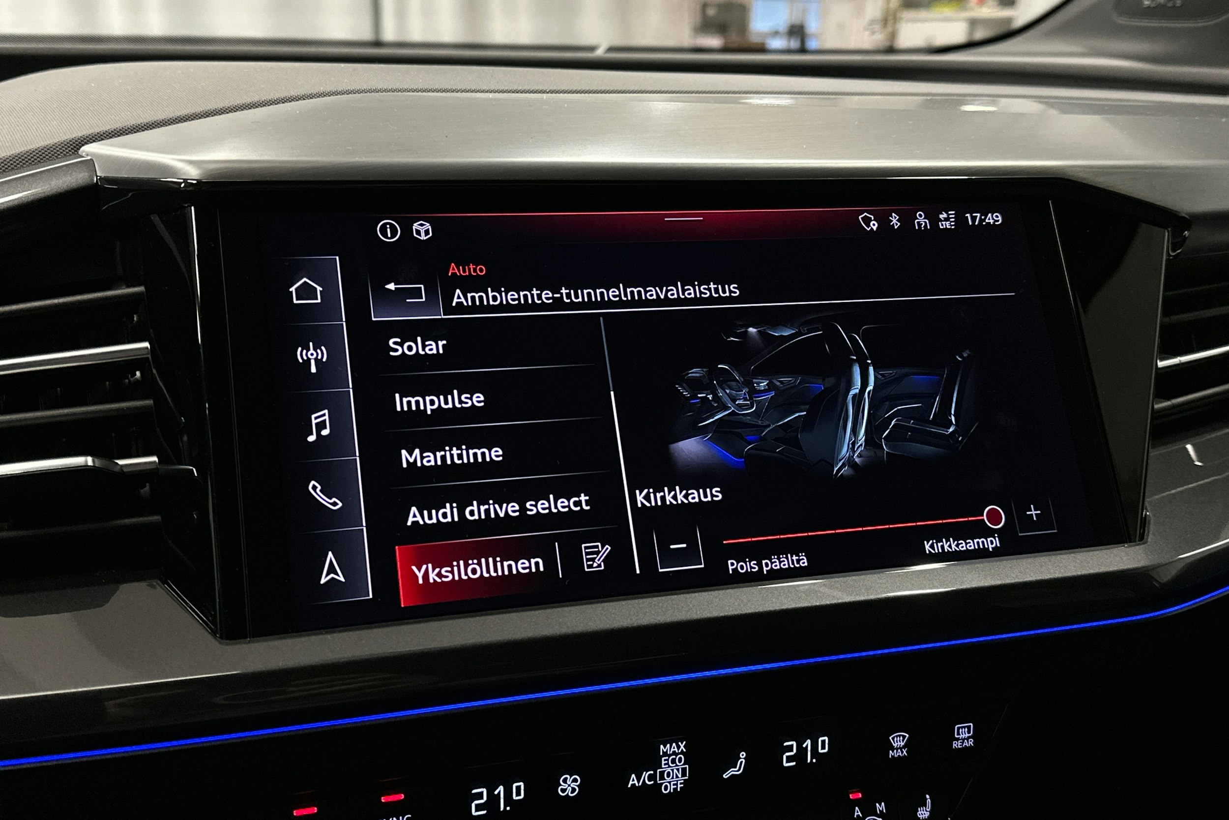 harmaa Audi Q4 e-tron 2023 kuva 19.