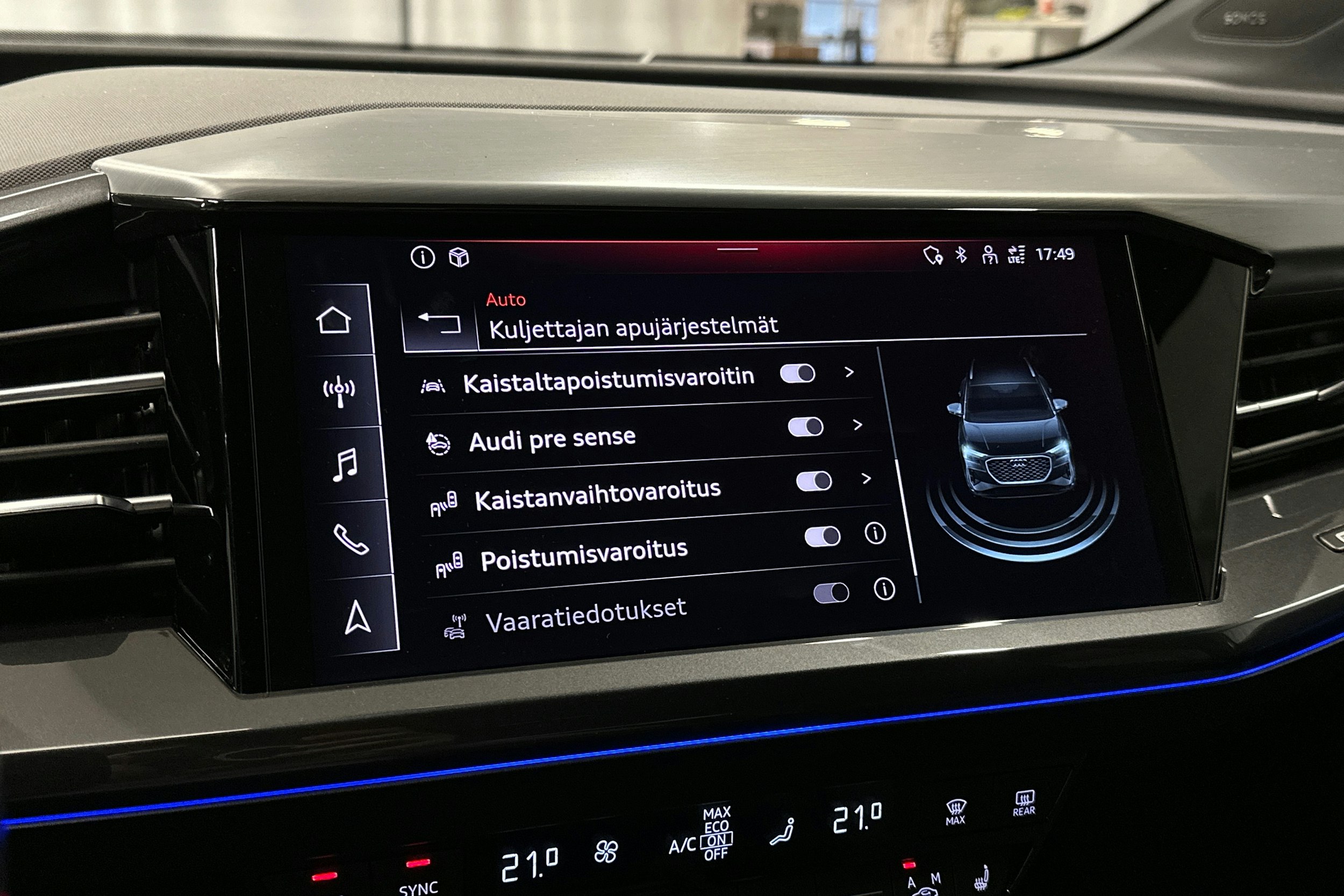 harmaa Audi Q4 e-tron 2023 kuva 21.