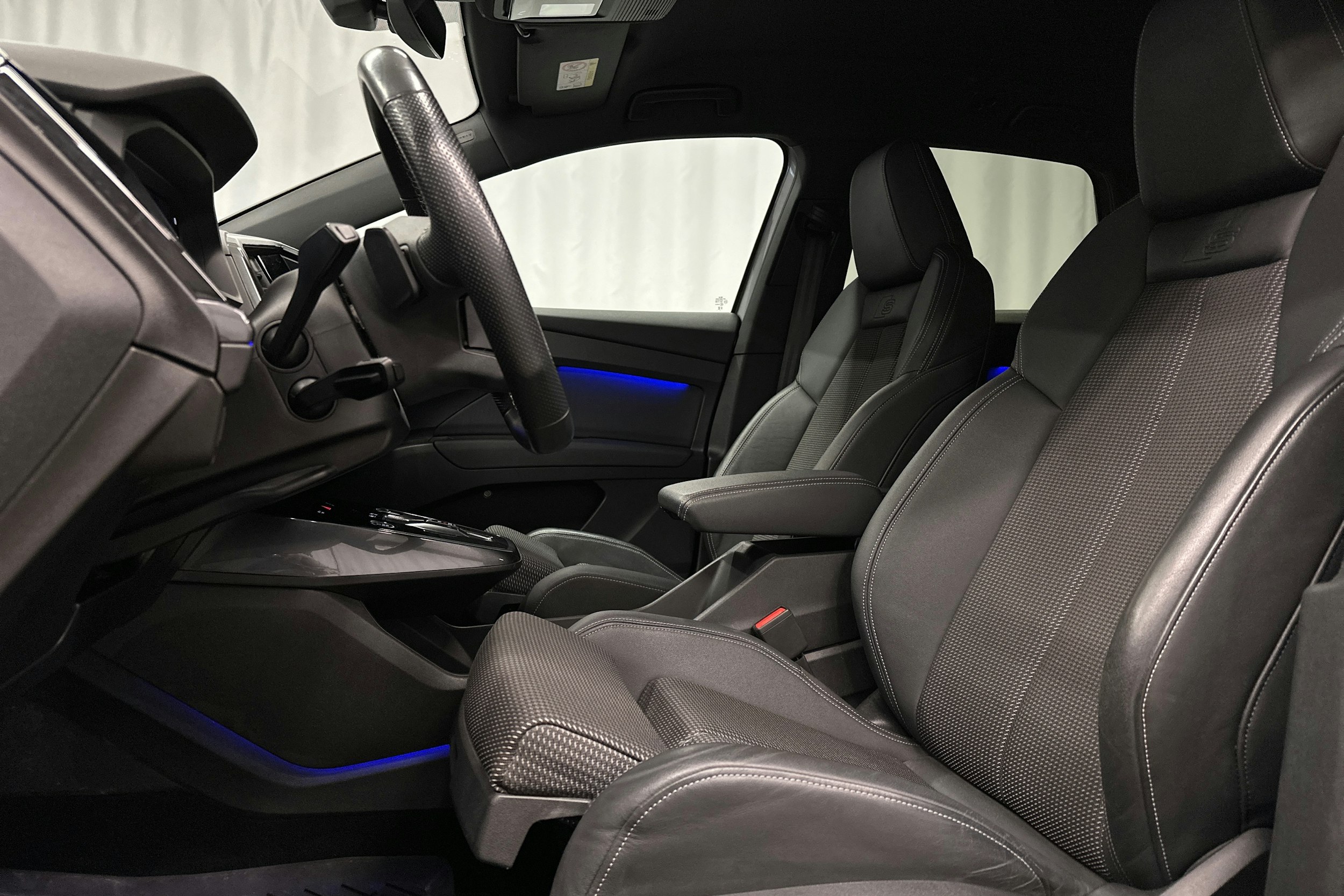 harmaa Audi Q4 e-tron 2023 kuva 25.