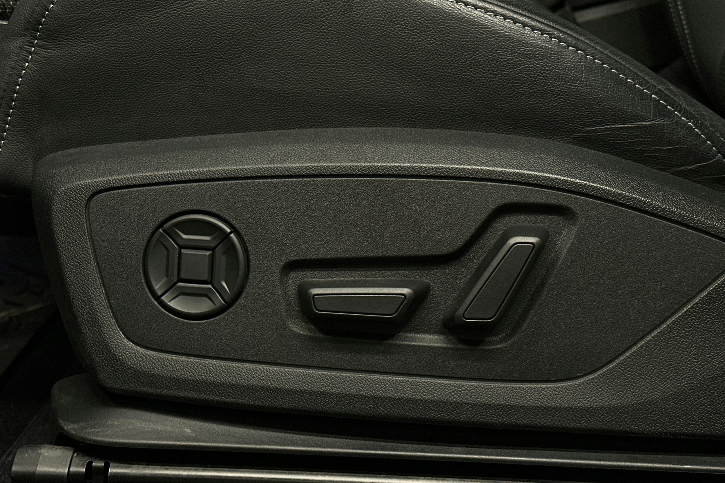 harmaa Audi Q4 e-tron 2023 kuva 26.