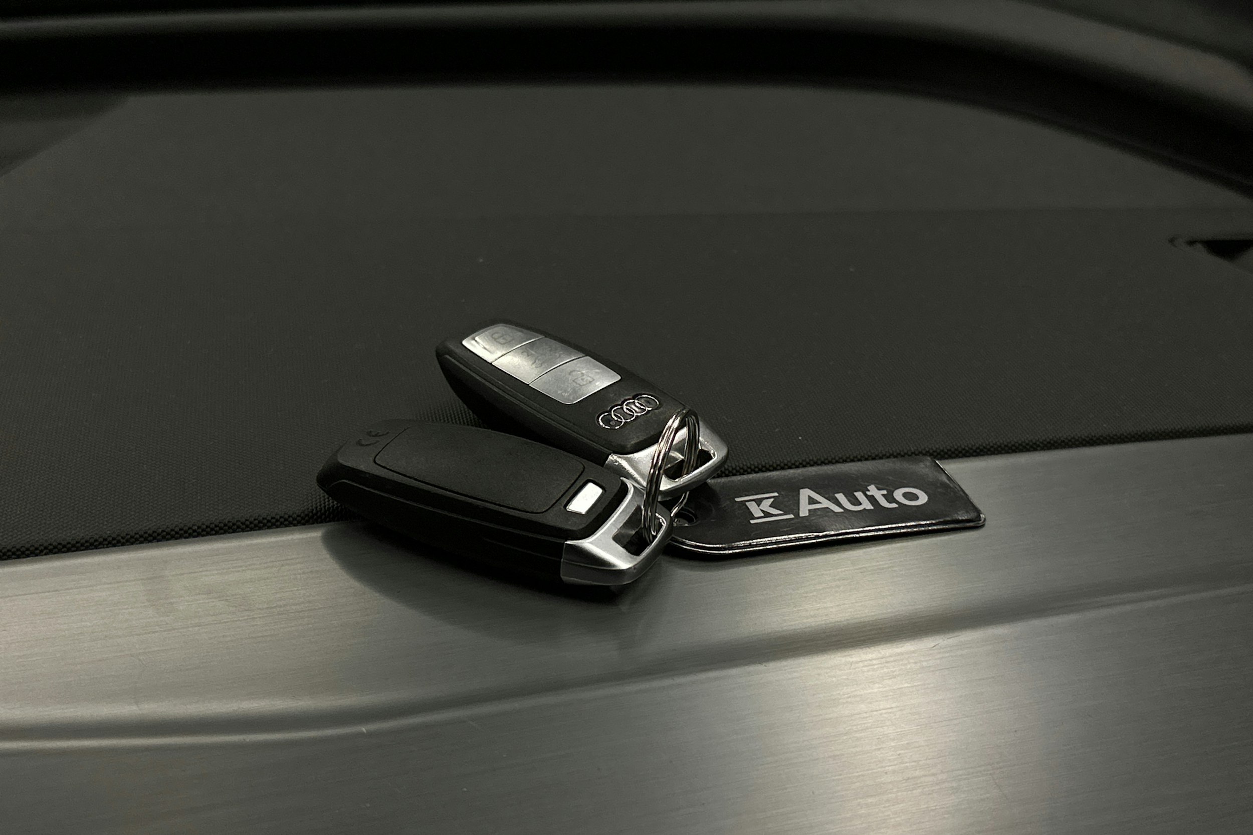 harmaa Audi Q4 e-tron 2023 kuva 32.