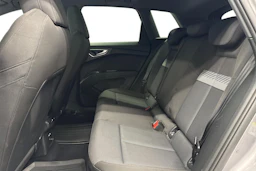 harmaa Audi Q4 e-tron 2023 kuva 8.