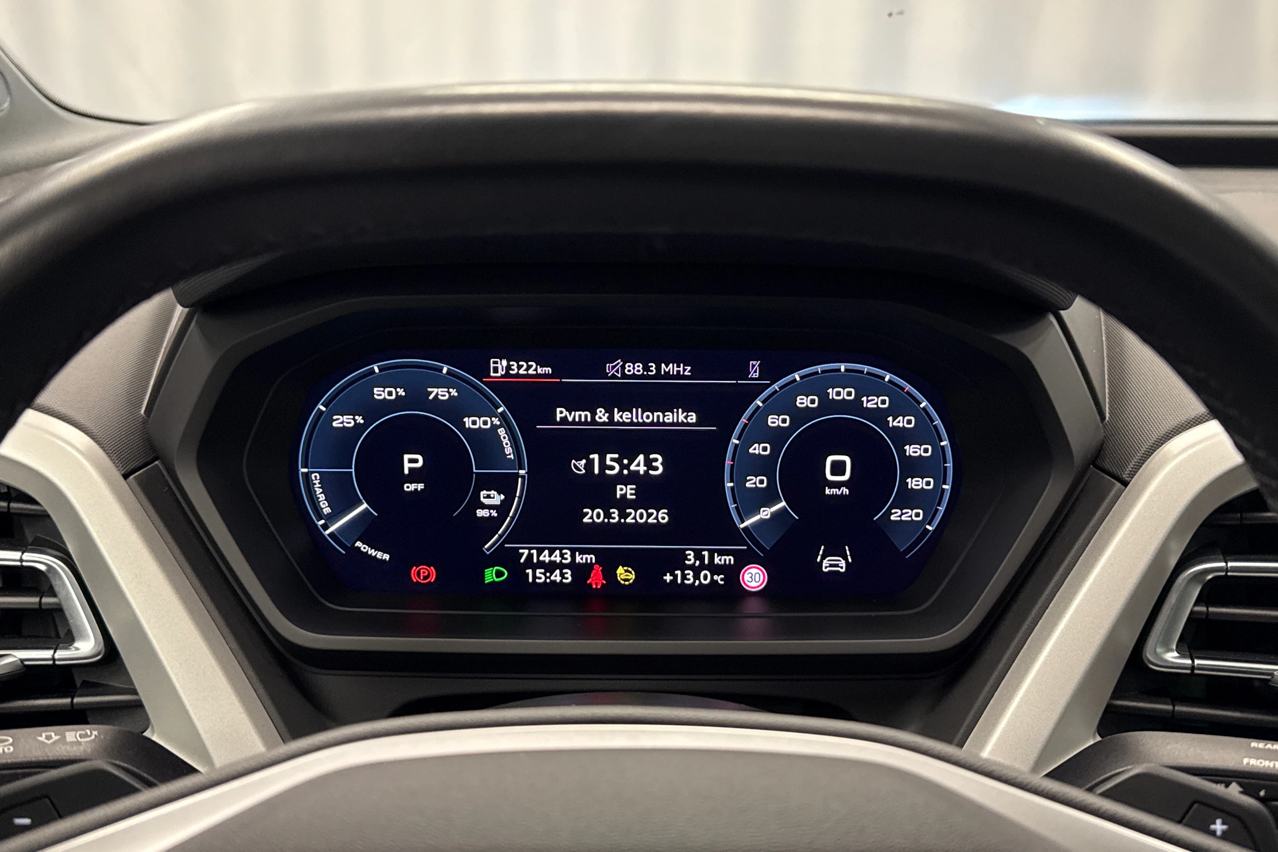 harmaa Audi Q4 e-tron 2023 kuva 14.