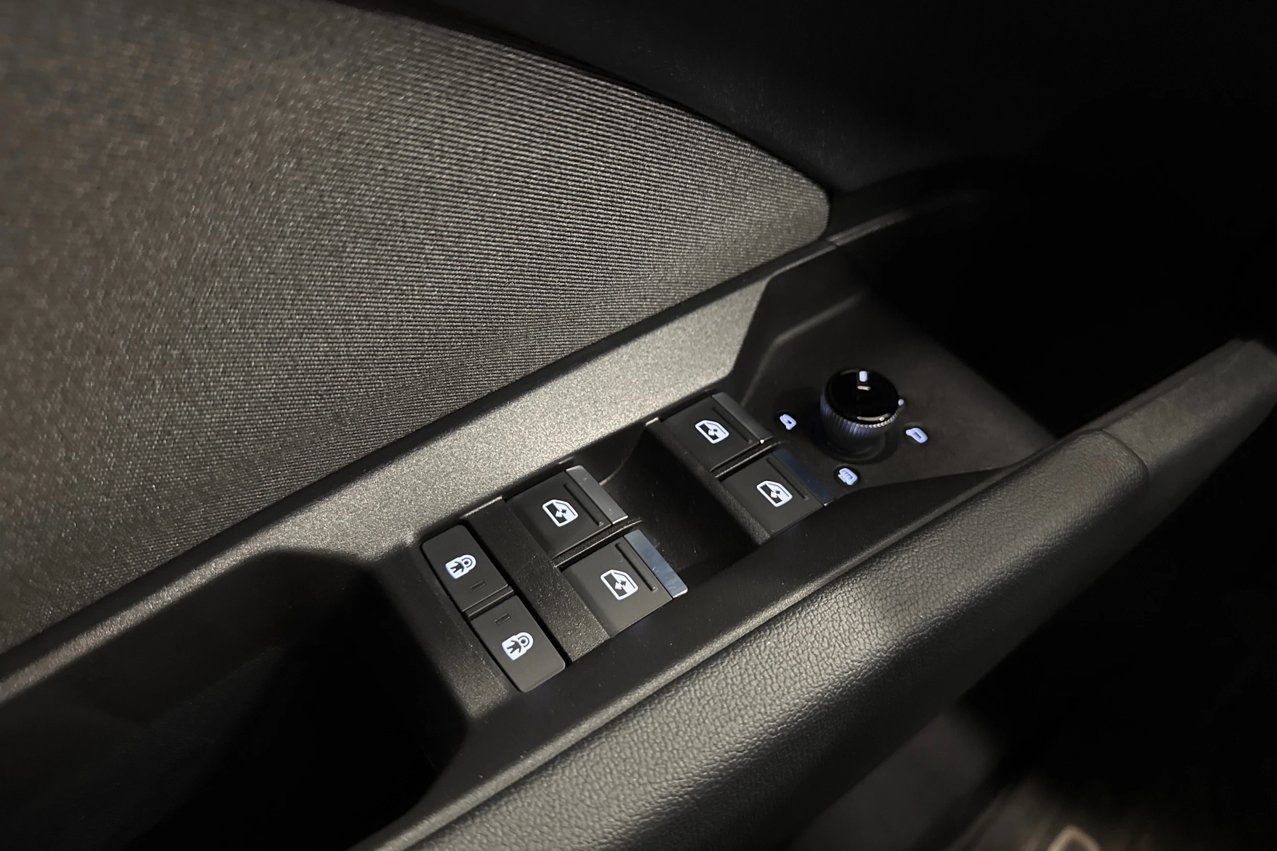 harmaa Audi Q4 e-tron 2023 kuva 15.