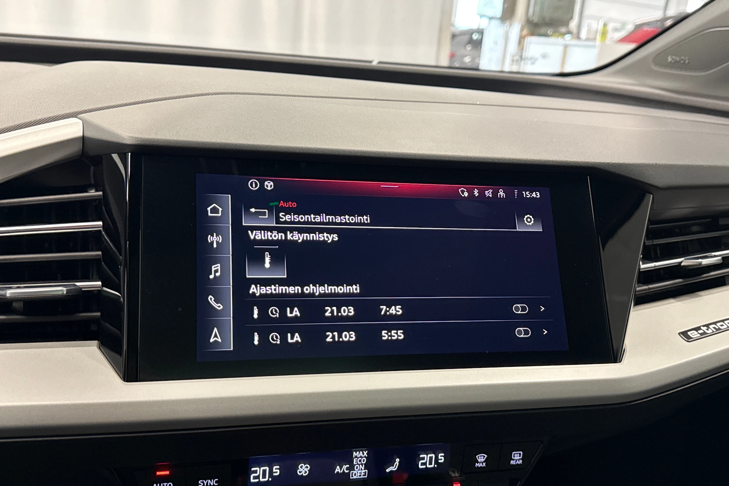 harmaa Audi Q4 e-tron 2023 kuva 17.