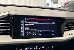 harmaa Audi Q4 e-tron 2023 kuva 17.